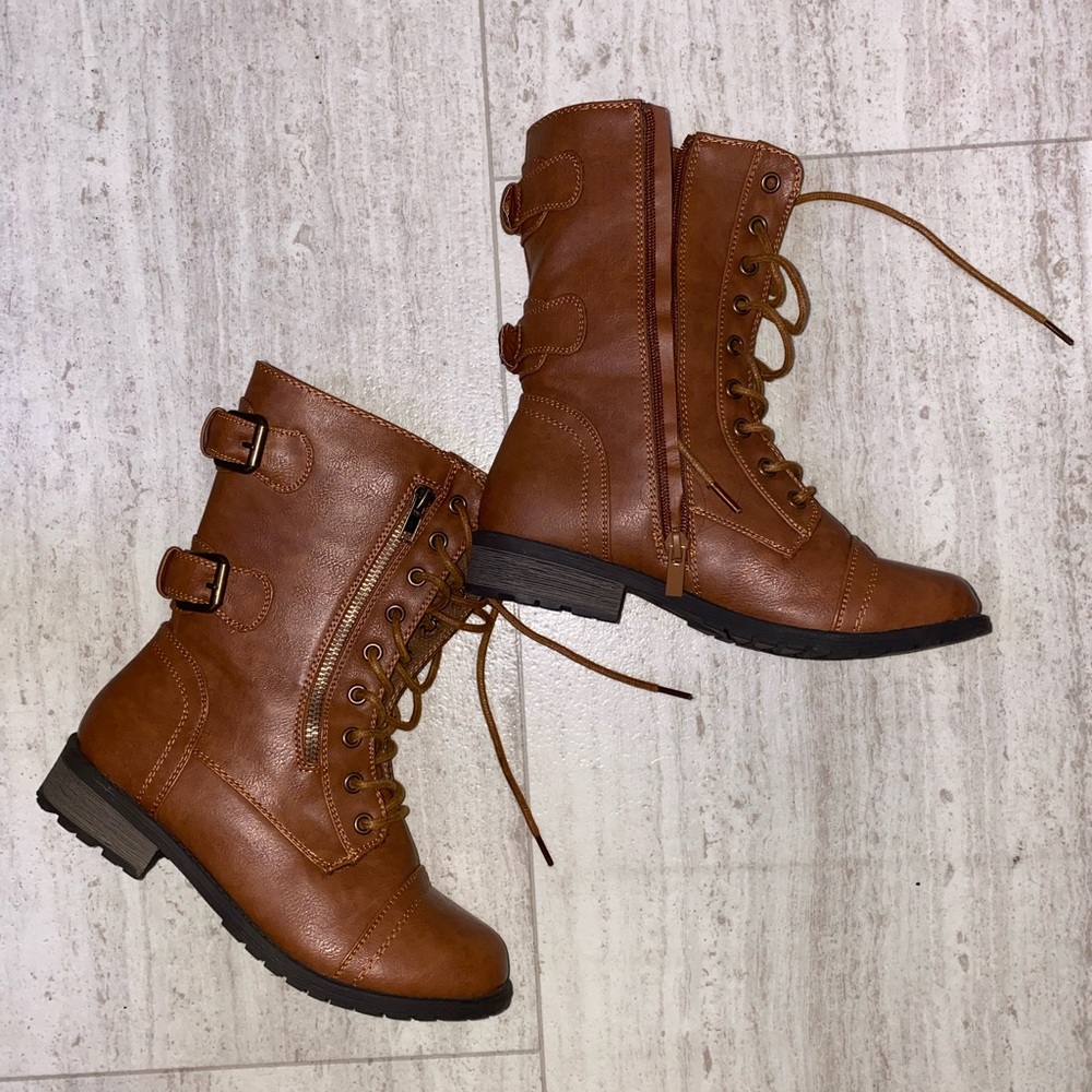 Combat boots